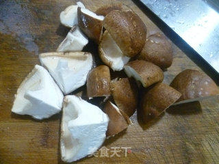 香菇油豆腐炒花菜的做法步骤：2