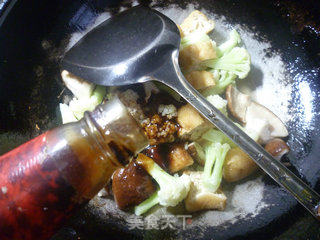 香菇油豆腐炒花菜的做法步骤：9