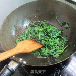 青炒筒篙的做法步骤：4