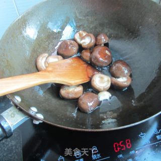 青椒香菇的做法步骤：2
