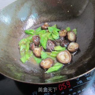 青椒香菇的做法步骤：4
