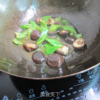 青椒香菇的做法步骤：5