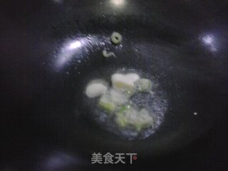杏鲍菇炒鸡丁的做法步骤：4