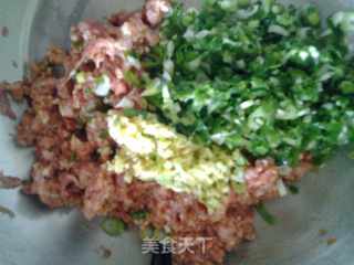 杏鲍菇胡萝卜木耳大肉饺的做法步骤：1