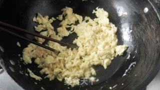 【海鲜菇炒鸡蛋】的做法步骤：4