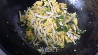 【海鲜菇炒鸡蛋】的做法步骤：6