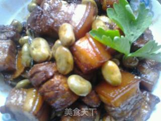 五花肉烧蚕豆的做法步骤：1
