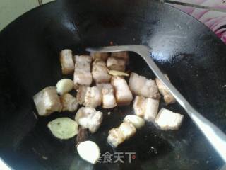 五花肉烧蚕豆的做法步骤：4