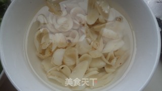 西芹百合的做法步骤：2