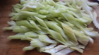 西芹百合的做法步骤：3