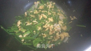 韭菜苔炒鸡蛋的做法步骤：9