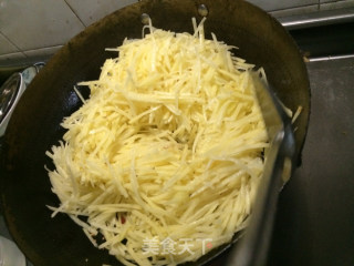 醋溜土豆丝----夏季开胃菜，拌粥小菜的做法步骤：6