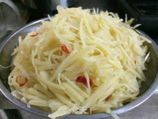 醋溜土豆丝----夏季开胃菜，拌粥小菜的做法步骤：7