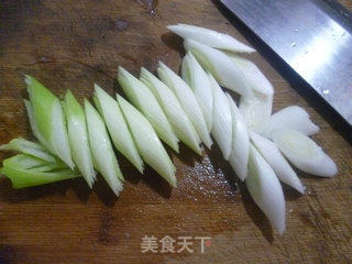 大葱炒面筋的做法步骤：4