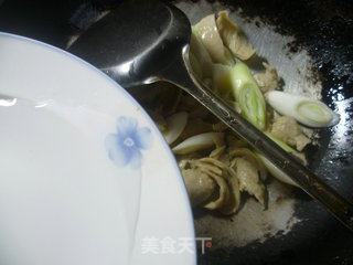 大葱炒面筋的做法步骤：6
