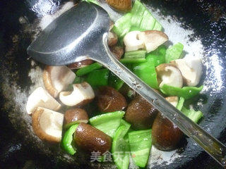 蚝油青椒香菇的做法步骤：6