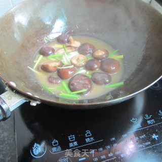 芹菜大蒜烧香菇的做法步骤：6