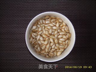 南瓜糊和炒南瓜籽及南瓜筋土豆煎饼的做法步骤：2