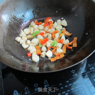 红辣椒荸荠丁的做法步骤：7