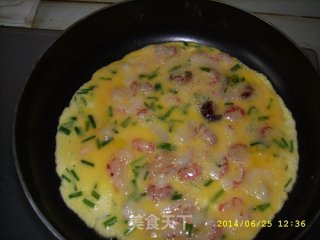 香葱鸡蛋虾仁煎饼的做法步骤：4