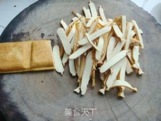 韭菜炒香干的做法步骤：1