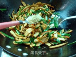 韭菜炒香干的做法步骤：8