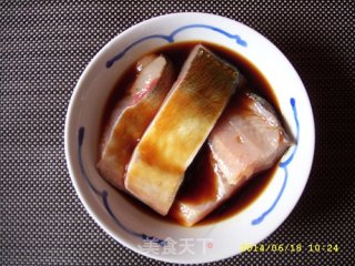 豆豉油煎鱼的做法步骤：1