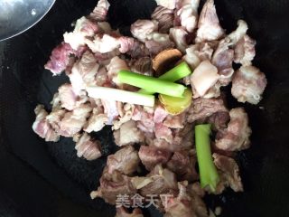 西红柿土豆炖牛腩的做法步骤：5