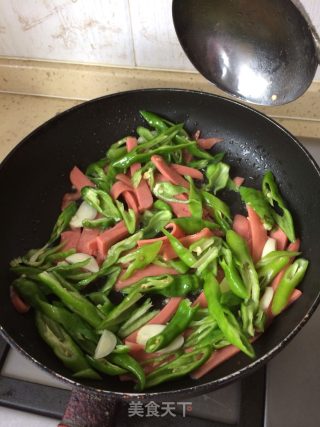 青辣椒炒火腿黄瓜的做法步骤：9