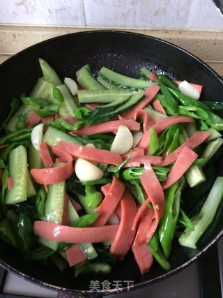 青辣椒炒火腿黄瓜的做法步骤：11