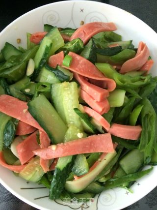 青辣椒炒火腿黄瓜的做法步骤：12