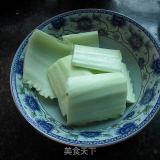 油拌白菜梗子的做法步骤：2