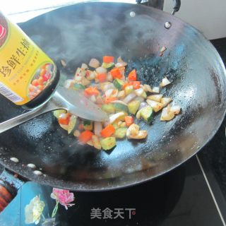 干煸洋葱黄瓜胡萝卜丁的做法步骤：7