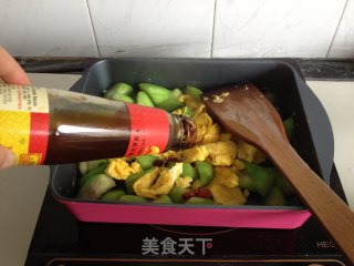 蚝油丝瓜炒蛋的做法步骤：7