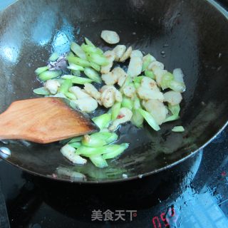 莴笋荸荠片的做法步骤：4