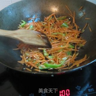 青椒红萝卜丝的做法步骤：3