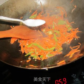青椒红萝卜丝的做法步骤：4