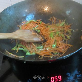 青椒红萝卜丝的做法步骤：5