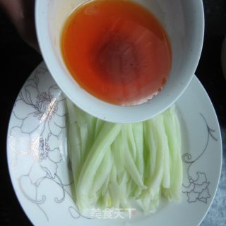 辣椒油泡白菜丝的做法步骤：7