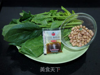 果仁菠菜的做法步骤：1