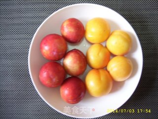 牛奶水果龟苓膏的甜品的做法步骤：3