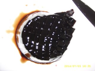 牛奶水果龟苓膏的甜品的做法步骤：7