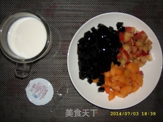 牛奶水果龟苓膏的甜品的做法步骤：9