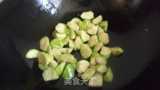 丝瓜油条的做法步骤：5