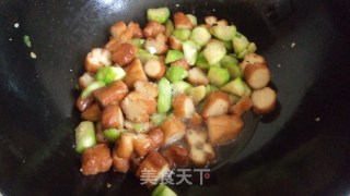 丝瓜油条的做法步骤：7