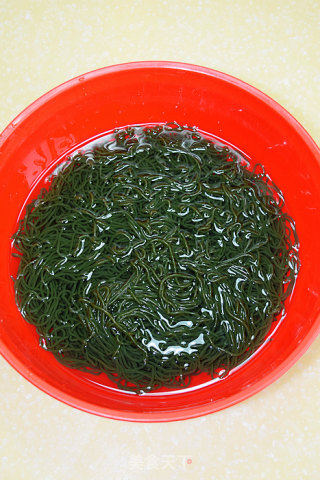 【担担海带面】--用川味手法打造一碗鲜美海鲜面的做法步骤：2