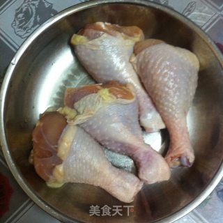香煎鸡腿肉的做法步骤：1