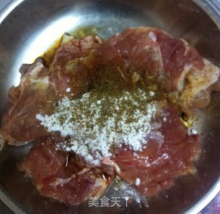 香煎鸡腿肉的做法步骤：3