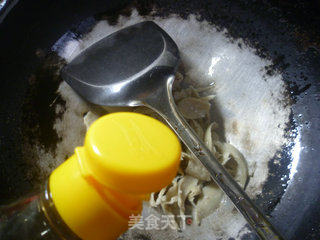 菠菜炒面筋的做法步骤：4