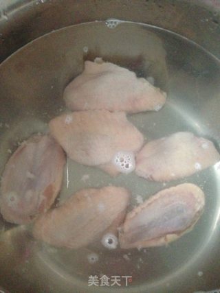孜然蒜香烤翅的做法步骤：1